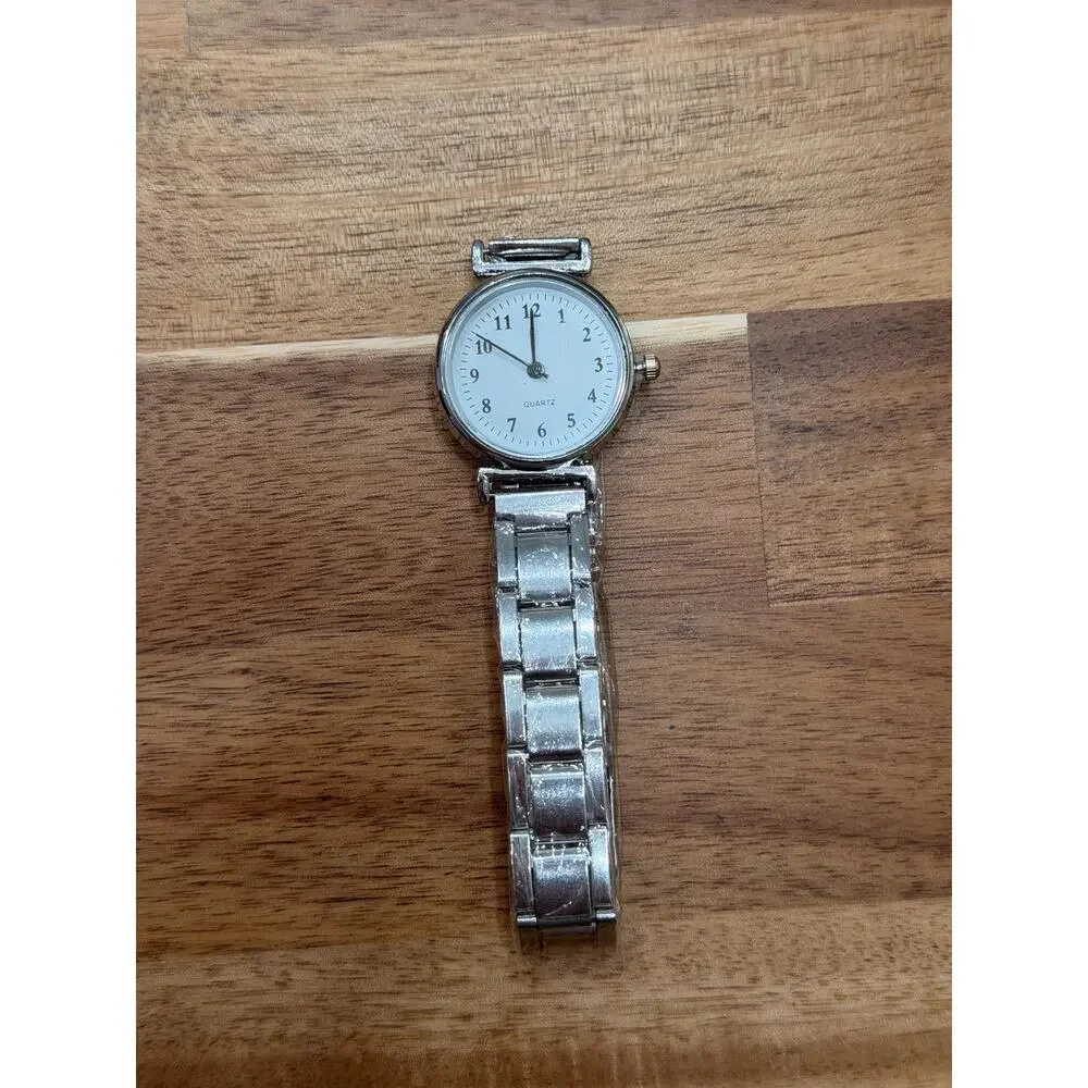 Y2K Silver Round Quartz Watch Minimalist Style Unisex 8.5
